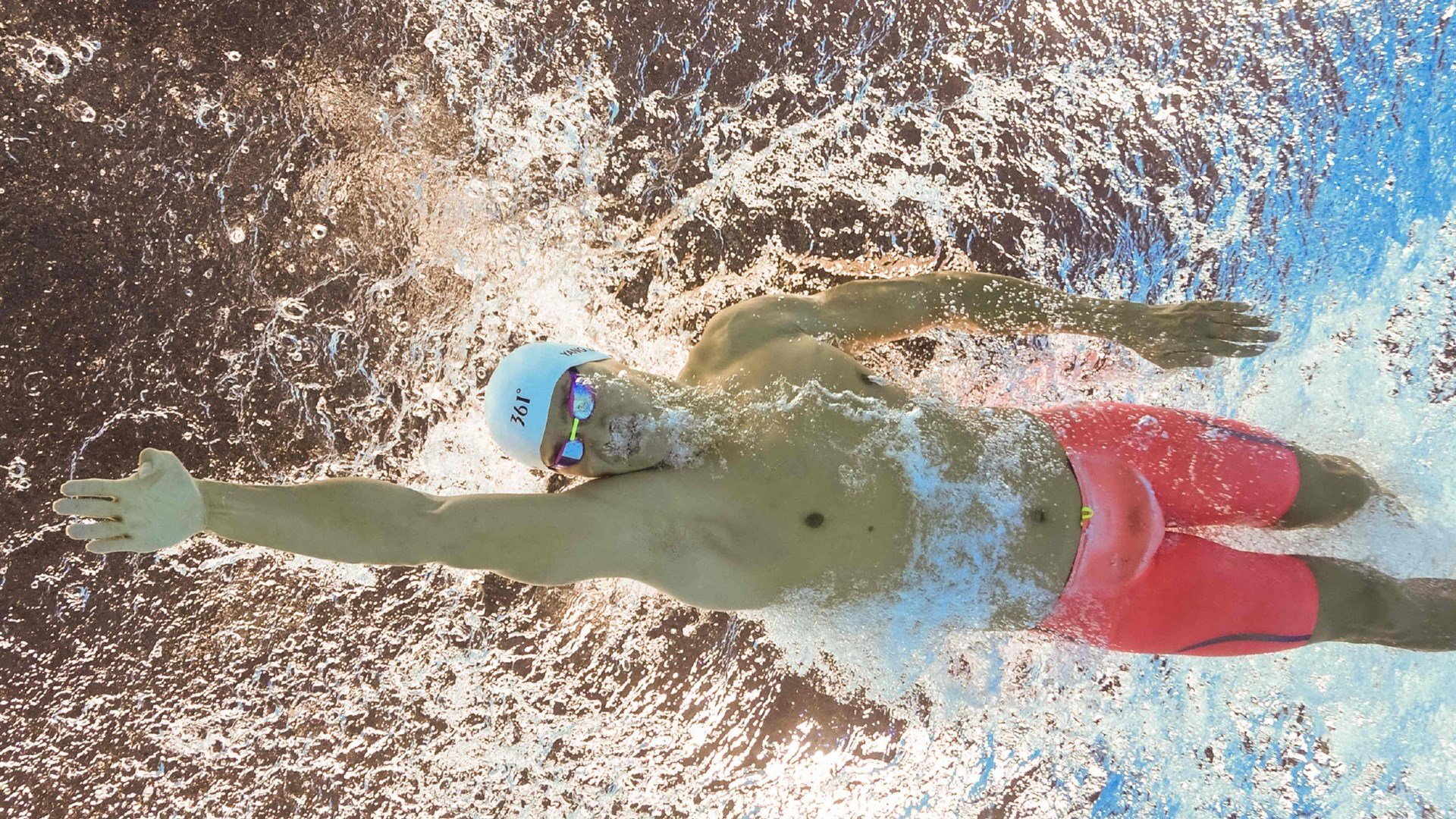 “夜幕追逐：黑夜中点燃速度之火”，夜幕追击第一关卡管道